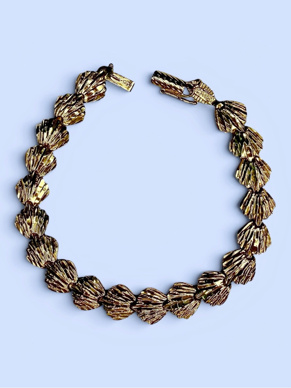 14K Yellow Gold Textured Scallop Shell Link Bracelet 10.68g Vintage Estate Find